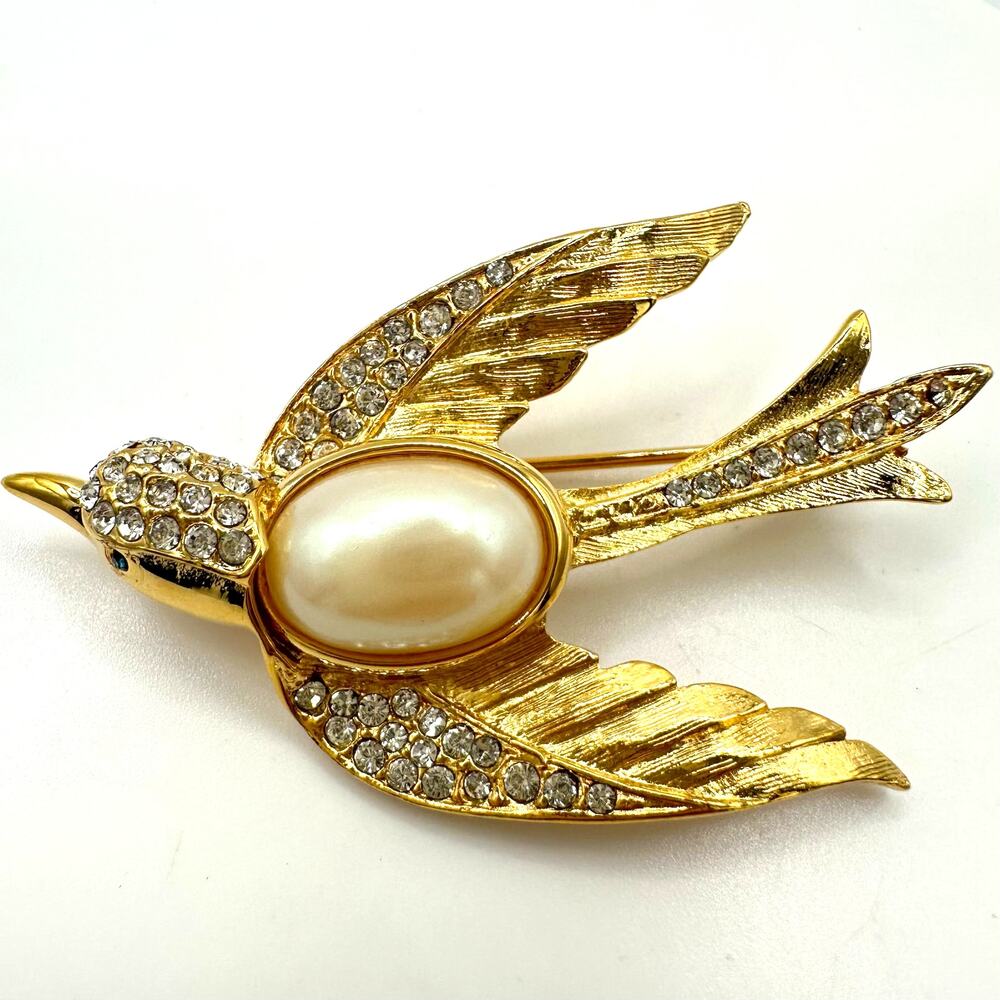 Jackie Orr vintage gold tone clear glass rhinestones pearl bird brooch